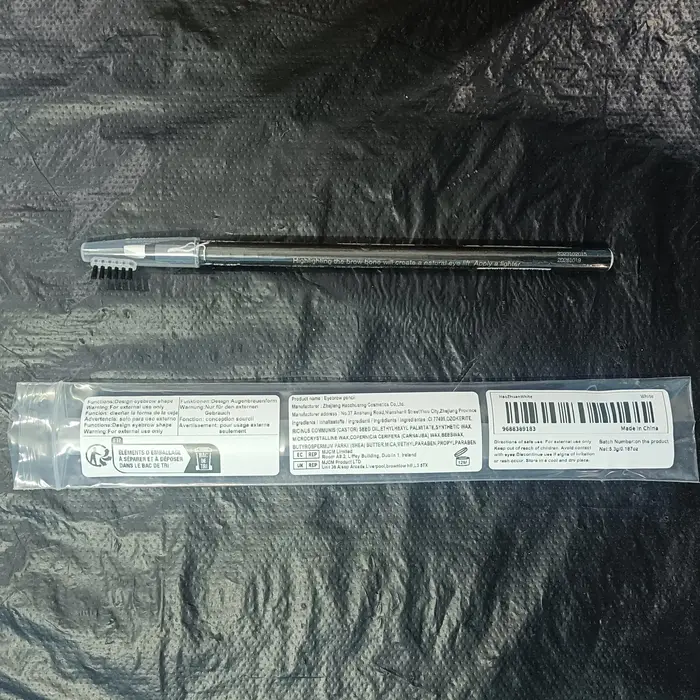 Pochoir rehausseur de sourcils avec positionnement de tatouage