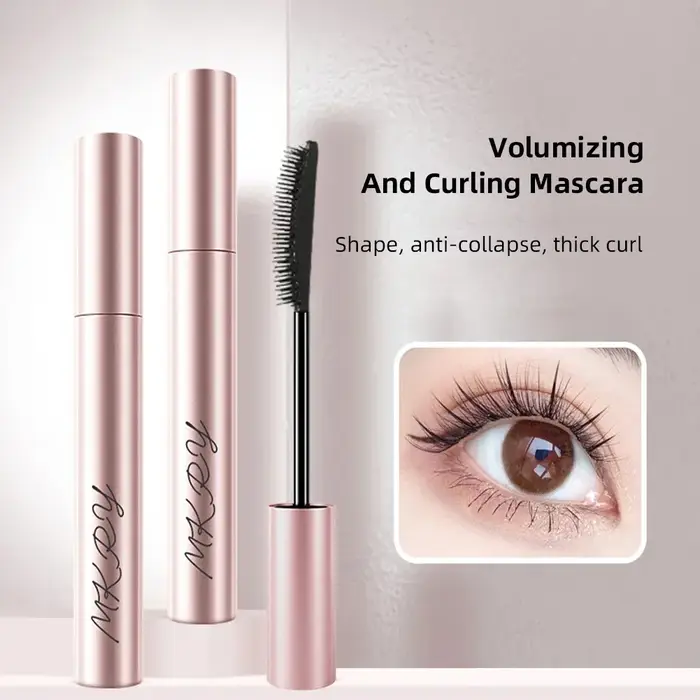 Mascara noir pour les yeux