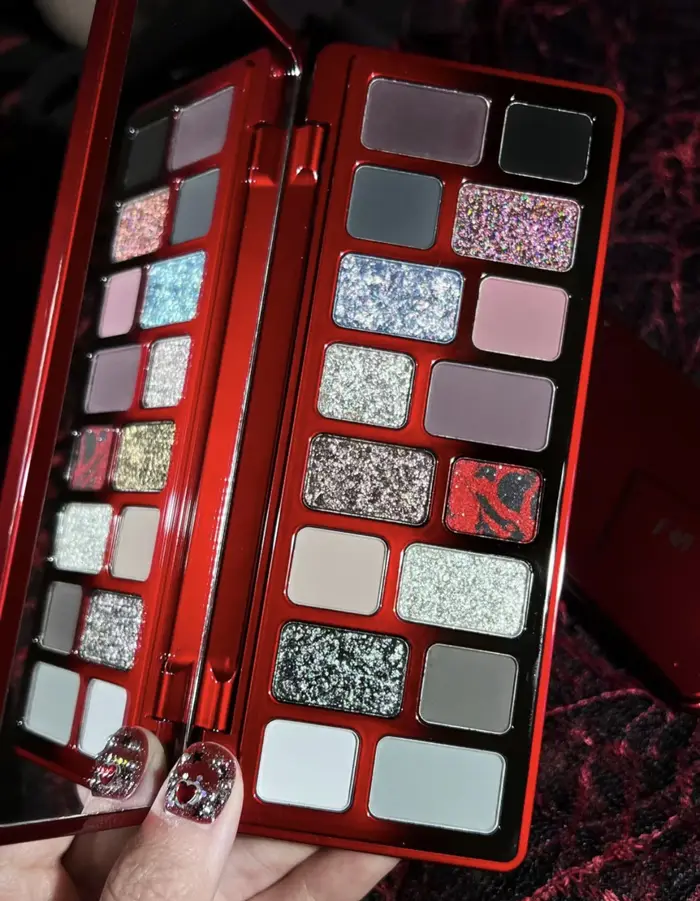Qianyan Freya86 Co-marqué 16 couleurs miroitant paillettes fard à paupières Palette fumé mat fard à