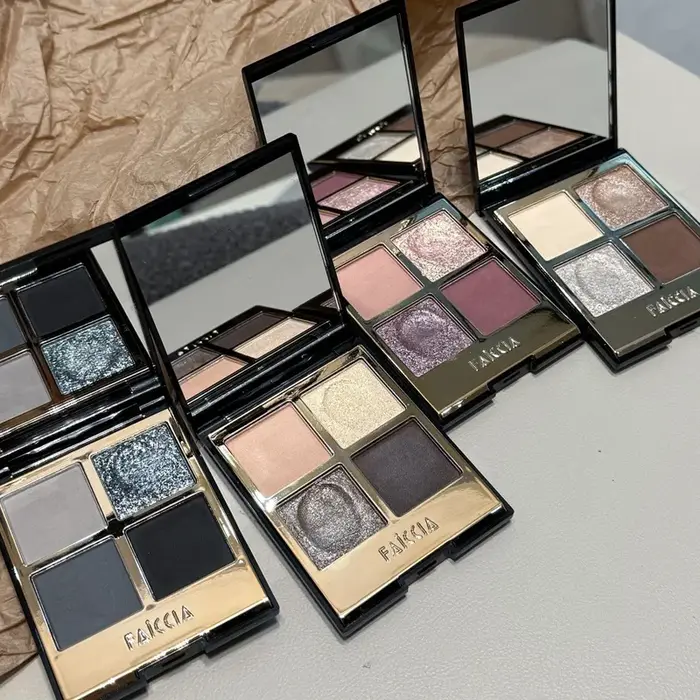 Palette de fards à barrage fumés à quatre couleurs pour les yeux