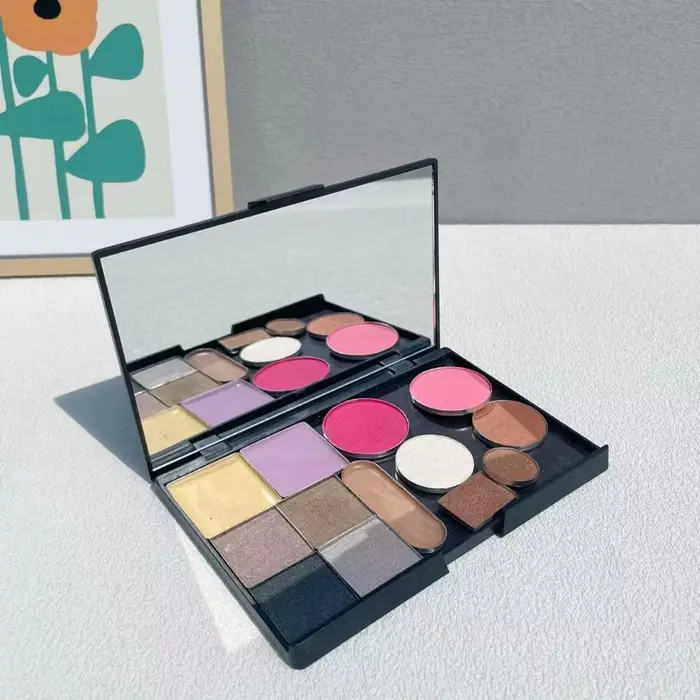 Palette de fards à paupières multi-grilles