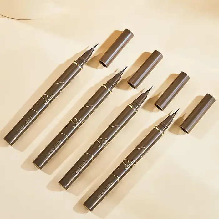 Eyeliner liquide marron durable