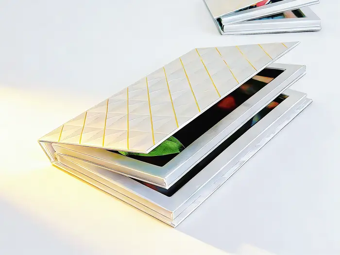 Palette à paupières magnétique vide à 2 couches avec miroir, design argenté avec accents dorés en re