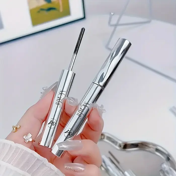 Mascara à tête de brosse en spirale imperméable