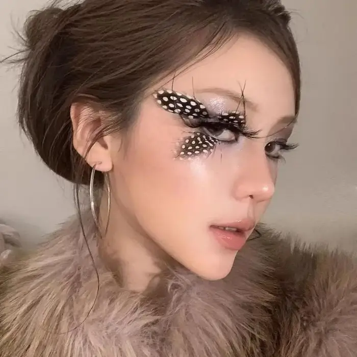 Faux cils de cosplay à motif de points effet plume