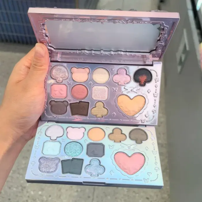 Palette de fards à paupières neutres de 12 couleurs
