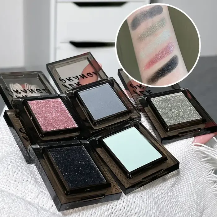 Palette de fards à paupières bleu-gris fumé