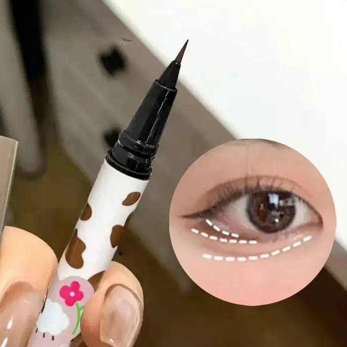 Stylo Eyeliner liquide marron couché
