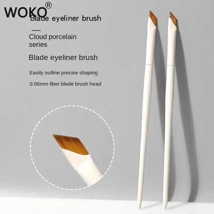 Brosse Eyeliner à lame améliorée