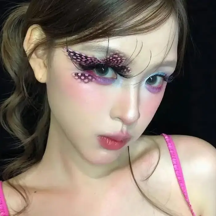 Faux cils artistiques en forme d'ailes de papillon