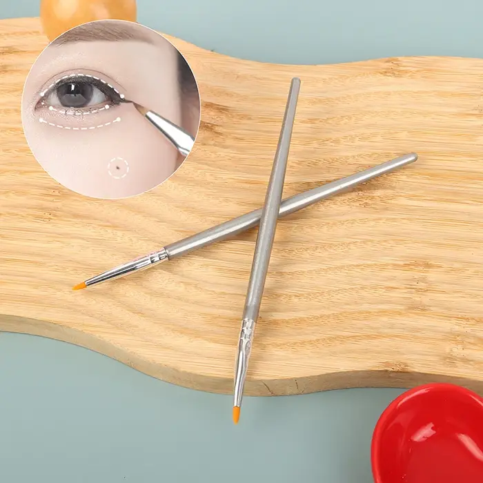 Pinceaux pour eye-liner à angle fin