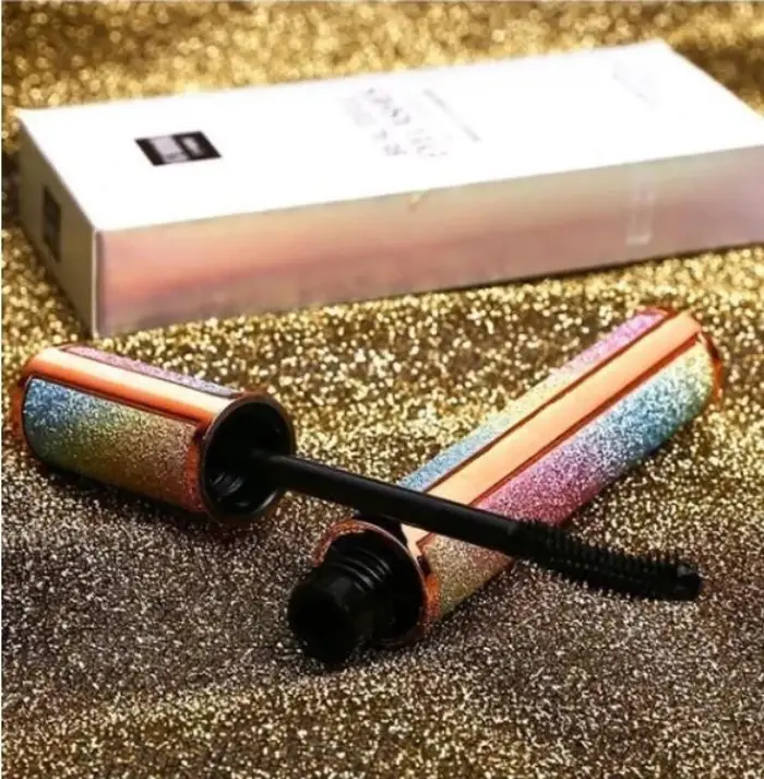 Mascara noir pour les yeux, crème personnalisée, brodé