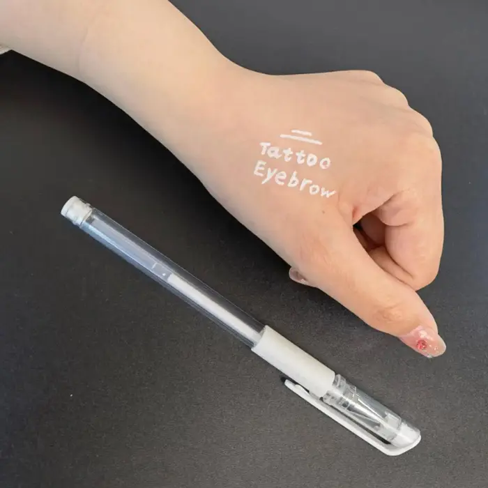 Crayon marqueur blanc pour tatouage cutané