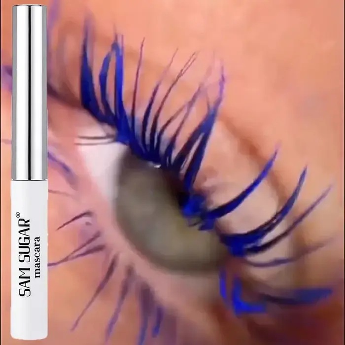 Mascara cils rouge marron maquillage de scène de noël