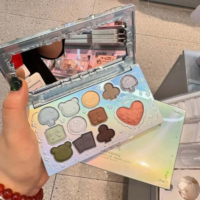 Palette de fards à paupières neutres de 12 couleurs