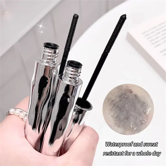 Mascara mat en Fiber de soie argentée