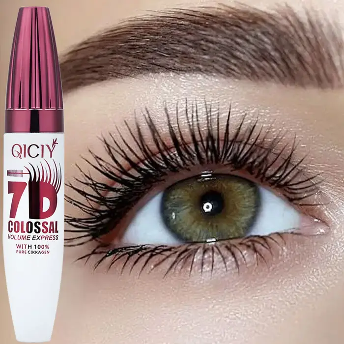 Mascara noir volumisant et recourbant 7D