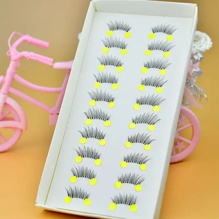 Faux cils noirs mini demi-cornets