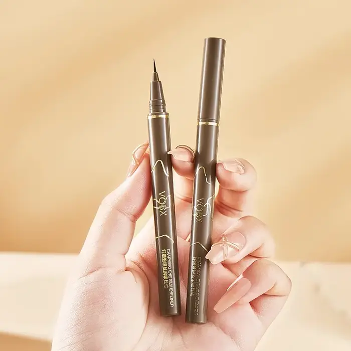 Eyeliner liquide marron durable
