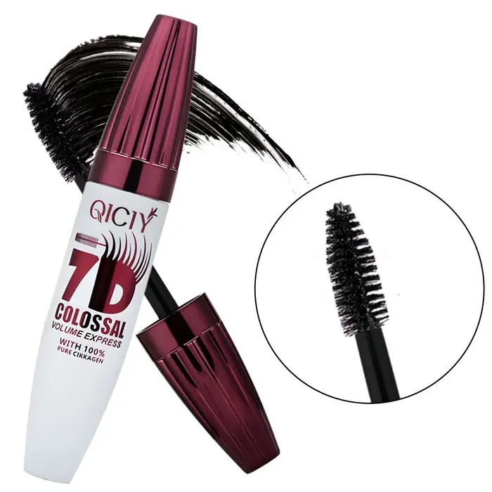 Mascara noir volumisant et recourbant 7D
