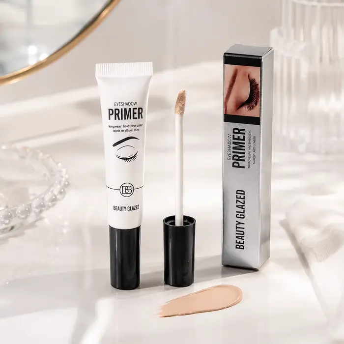 Base de maquillage pour les yeux