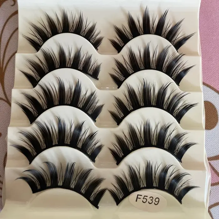 Petits faux cils SAFCosplay