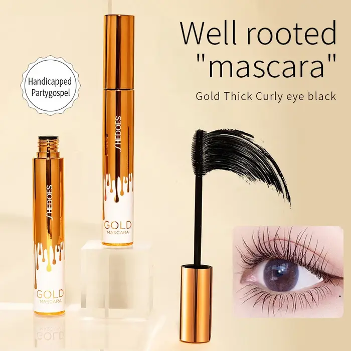 Mascara noir épais et bouclé