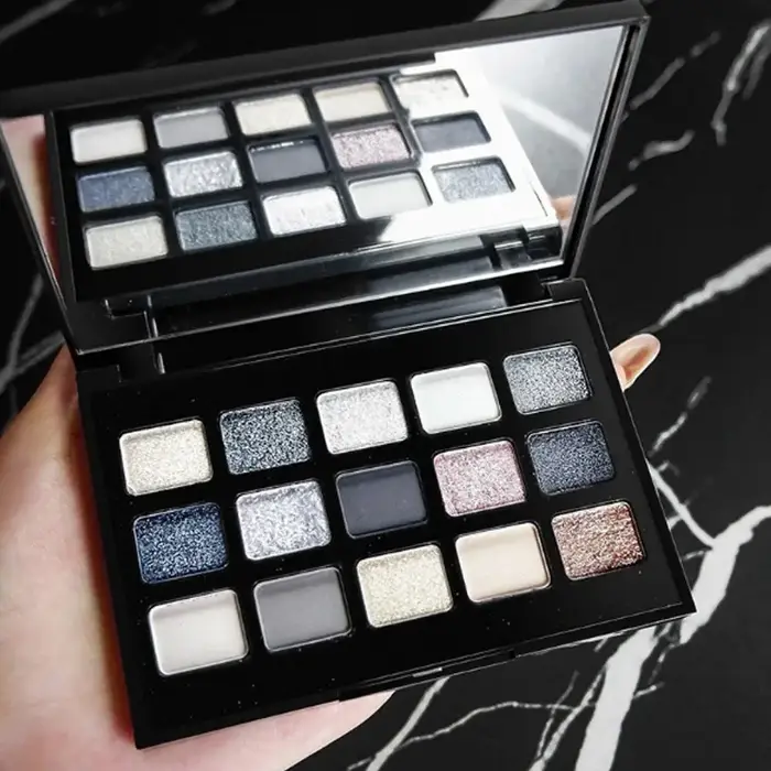 Palette de fards à paupières fumés aux tons froids, 15 nuances, gris foncé, métallique, scintillant, mat, pigmenté, maquillage pour les yeux imperméable