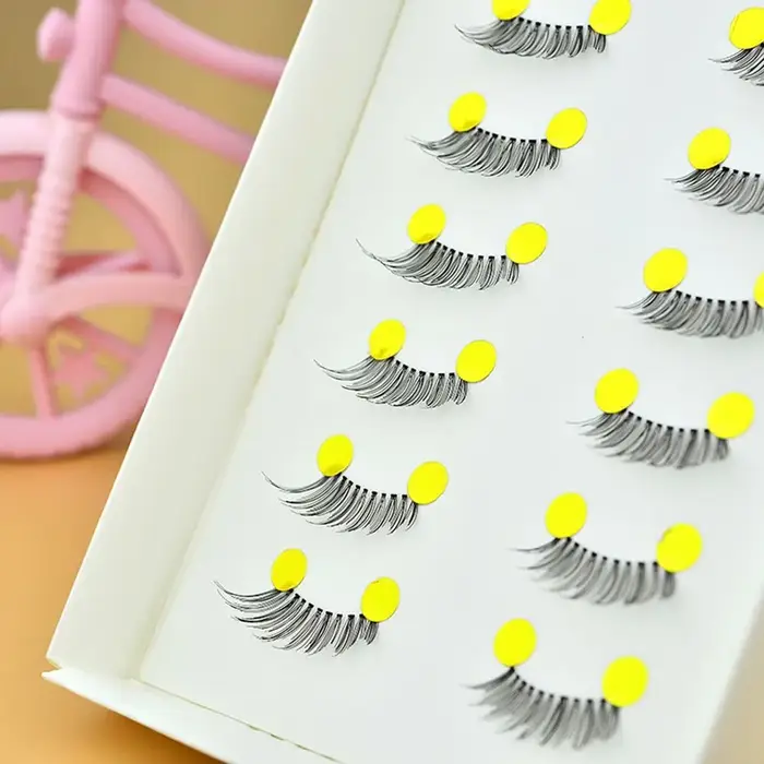 Faux cils noirs mini demi-cornets