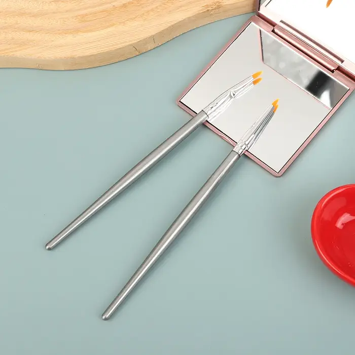Pinceaux pour eye-liner à angle fin