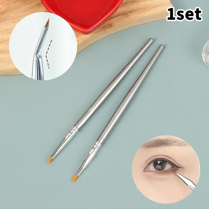 Pinceaux pour eye-liner à angle fin