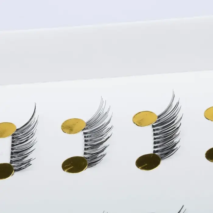 Faux cils noirs demi-cornets pour maquillage des yeux