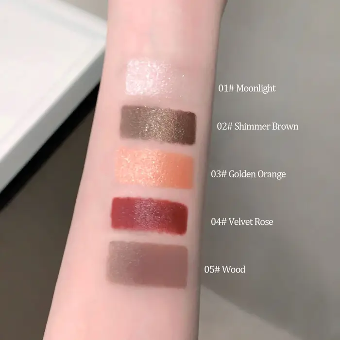 Bâton de fard à paupières rouge velours