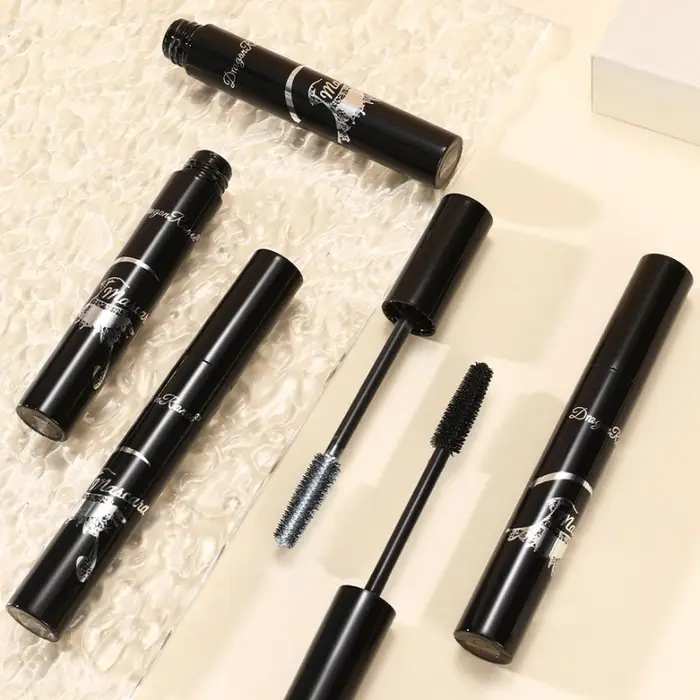 Mascara coloré imperméable à l'eau