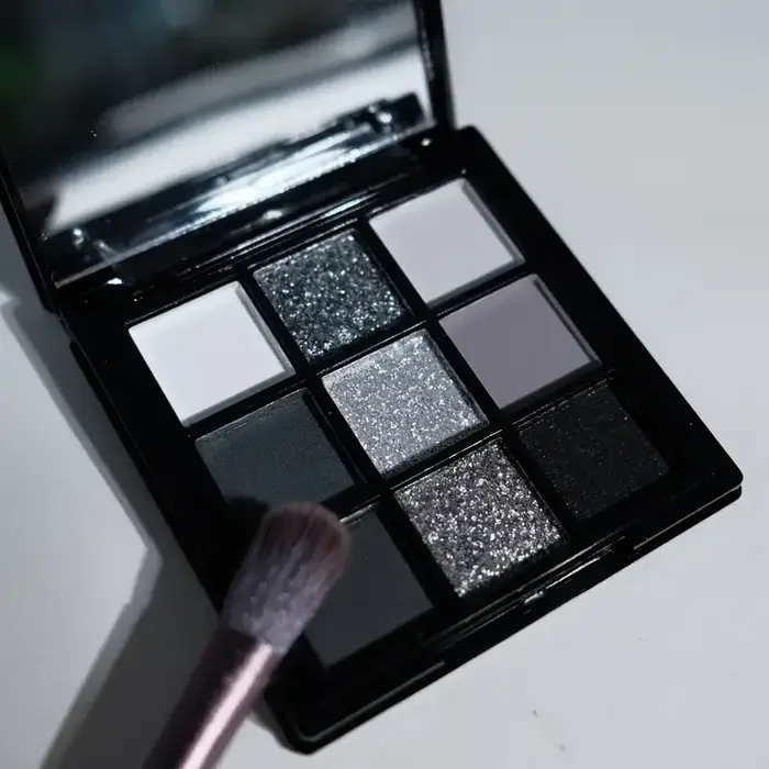 Palette de fards à paupières noirs fumés, lueur mate gris foncé 9 couleurs, parfaite pour le maquill