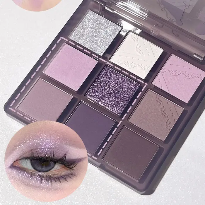 Palette de maquillage de fard à paupières violet lavande