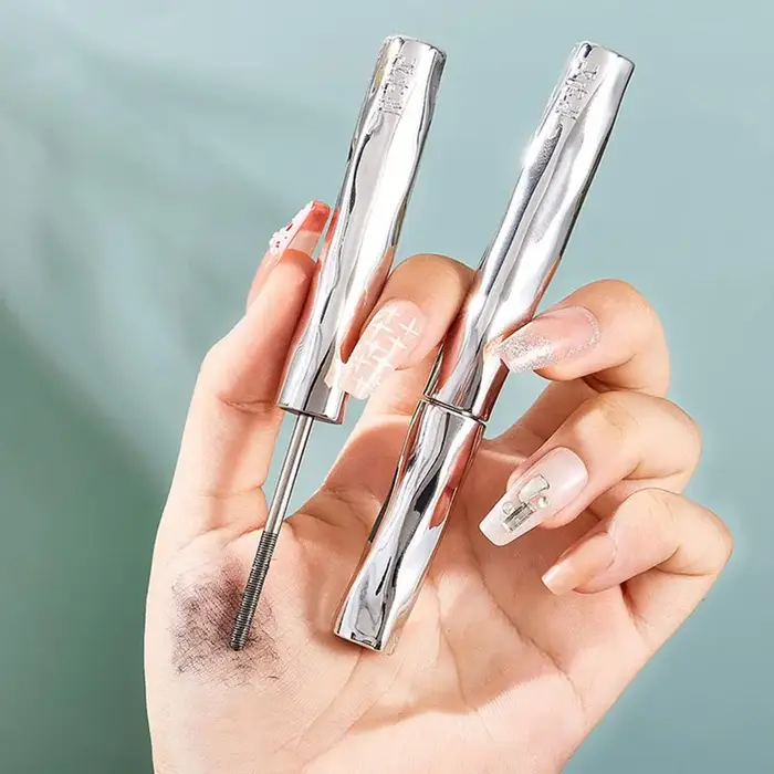 Mascara à cils en fer métallique