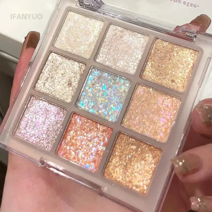 Palette de fards à paupières entièrement nacrés