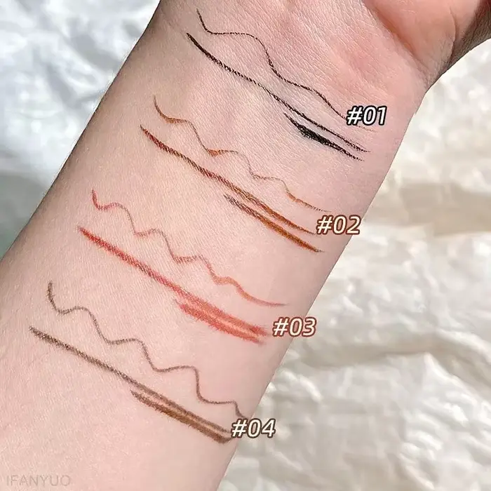 Stylo eyeliner noir ultra fin pour les yeux
