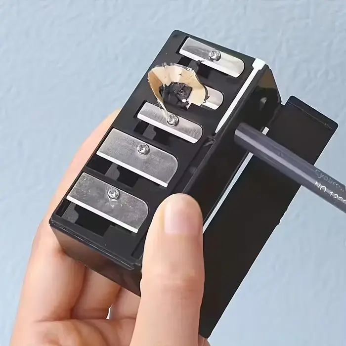 Taille-crayon de maquillage à 5 trous