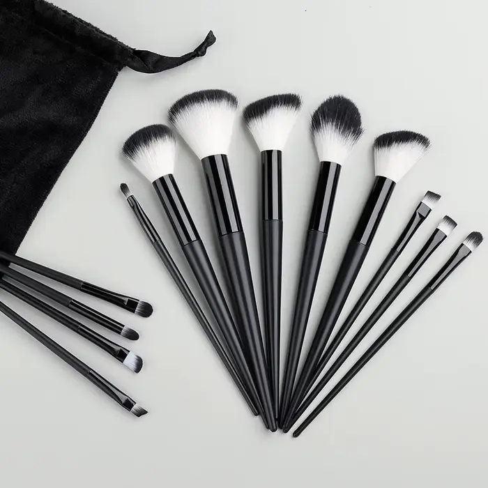 Ensemble de pinceaux de maquillage professionnels, 13 pièces, détails doux, Blush, surligneur, fond