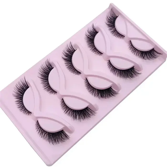 Faux cils longs en œil de chat
