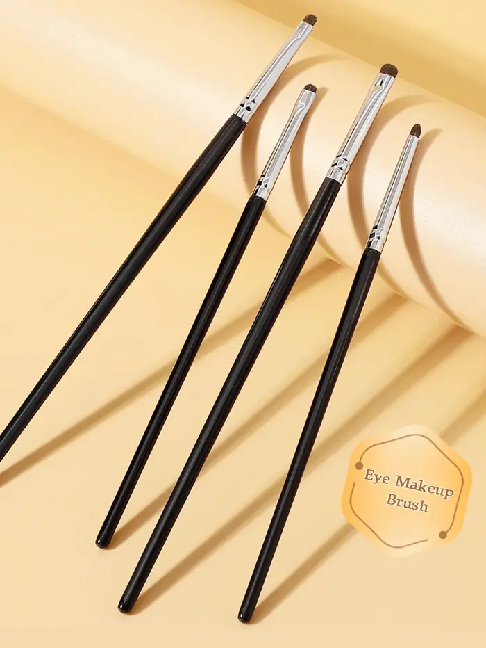 1 lot de 4 pinceaux de maquillage pour détails des yeux noirs