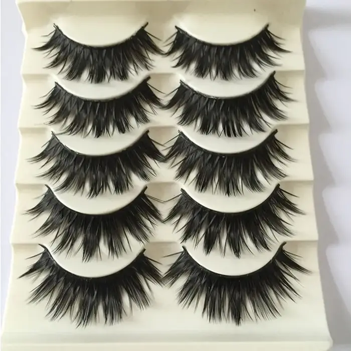 Faux cils croisés naturels 3D